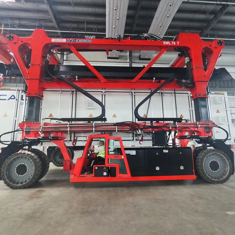 70T elétricos escarrancham o veículo de levantamento do recipiente vermelho do portador para cargas pesadas desproporcionados